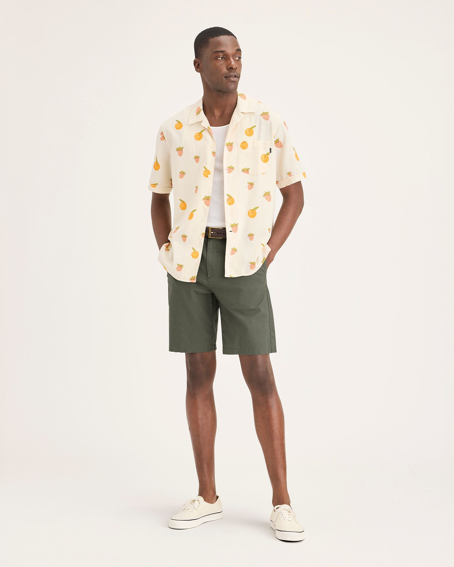 Front view of model wearing Tea Leaf Men's Supreme Flex Modern Chino Short.